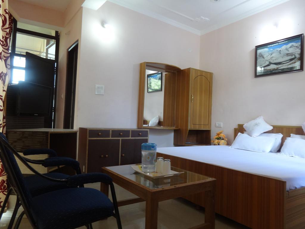 Hotel Kumar Residency 다람샬라 객실 사진