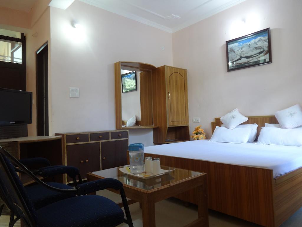 Hotel Kumar Residency 다람샬라 객실 사진